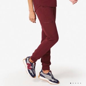 Figs joggers in Burgundy